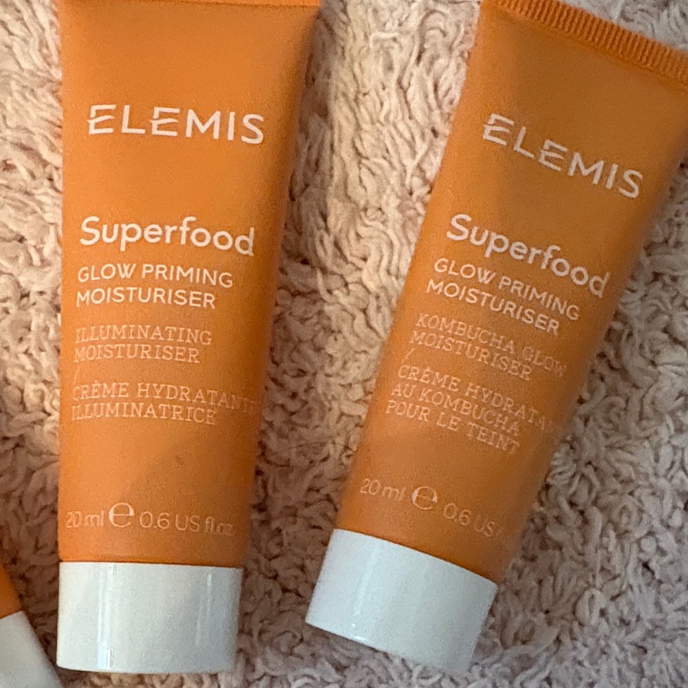 ELEMIS Superfood Glow Priming Moisturiser — Orange Tubes - Picture 3 of 4
